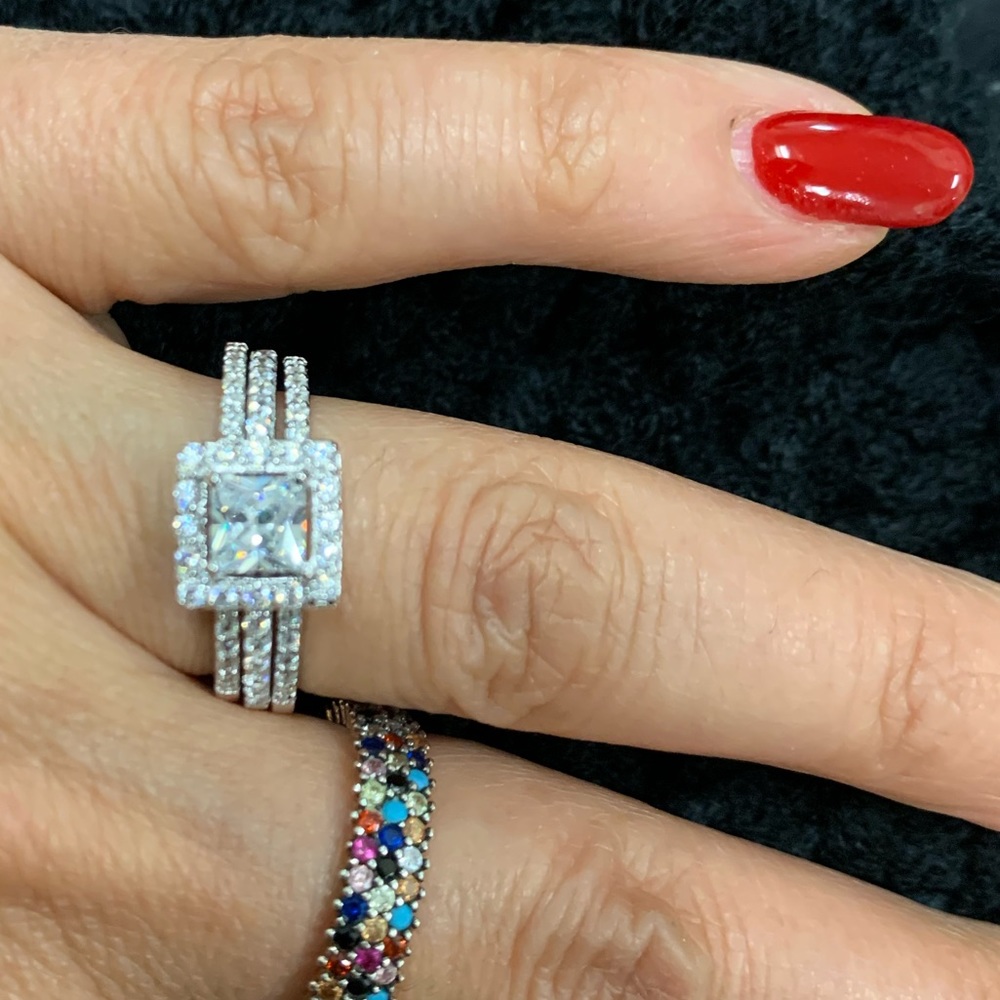 3pc set Engagement Ring and 2 Wedding Bands - Picture 7 of 8
